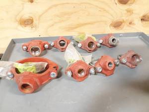 lot 540 image: NEW Lot of 8 Gruvlok Pipe Saddle Clamps