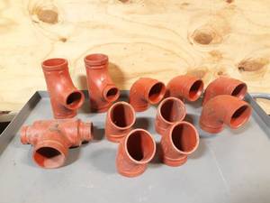 lot 546 image: NEW Lot 11 3 Victaulic  Gruvlok Pipe Fittings
