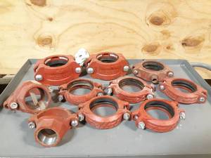 lot 547 image: NEW Lot of 10 Victaulic  Gruvlok 4 Pipe Clamps and Saddle Clamps