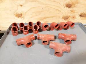 lot 548 image: NEW Lot of 15 Victaulic  Gruvlok 2 Tees and Elbows