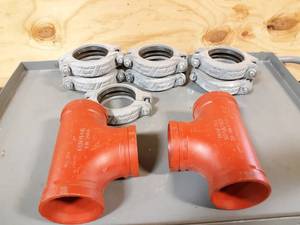 lot 550 image: NEW Lot of 9 Gruvlock  Zero Flex 4 Clamps and Tees