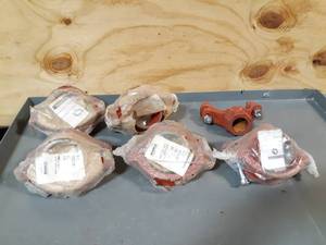 lot 553 image: NEW Lot of 6 Victaulic  Gruvlok 4 Mechanical T Outlets