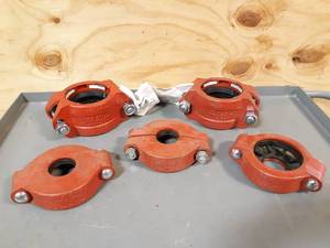 lot 555 image: NEW Lot of 5 Victaulic 4 Clamps
