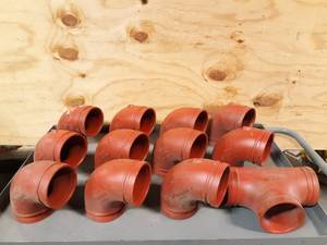 lot 556 image: NEW Lot of 12 Victaulic 4 90° Elbows and Tee