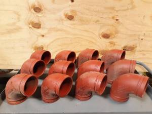 lot 557 image: NEW Lot of 12 Victaulic 4 90° Elbows