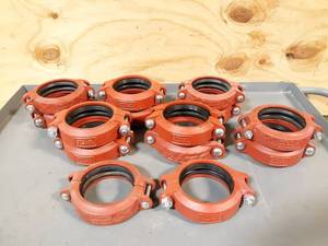 lot 558 image: NEW Lot of 14 Victaulic  Rigidlite 4 Pipe Clamps