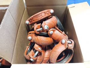 lot 562 image: NEW Lot of 12 Victaulic  Sidelok  4 Pipe Clamps