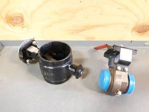 lot 573 image: NEW Lot of 2 Valves - Brass Victaulic and Anvil