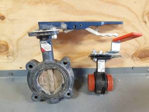 lot 575 image: NEW Lot of 2 Valves - Brass NIBCO & Victaulic