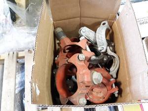 lot 585 image: Box Lot of Assorted Victaulic  Gruvlok  Zero Flex Pipe Clamps and More