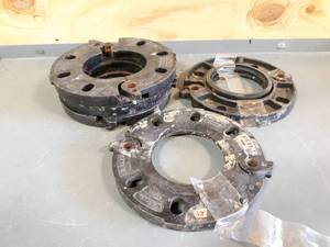 lot 586 image: NEW Lot of 5 Victaulic 4 Ductile Iron Flanges