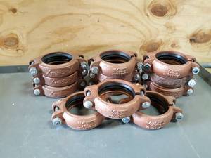lot 598 image: NEW Lot of 12 Gruvlok  Victaulic Fig. 6400 4 Copper Pipe Rigid Couplings 4-607