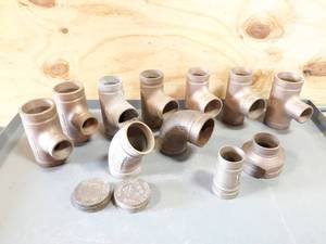 lot 606 image: Lot of 13 Victaulic 2-12 & 3 Brass Tees, Elbows and More