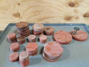 lot 609 image: Lot of 36 Assorted Victaulic  Gruvlok End Caps from 2 to 6