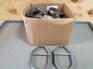 lot 617 image: Box Lot of 20 B-Line 3-12 Pipe Hangers