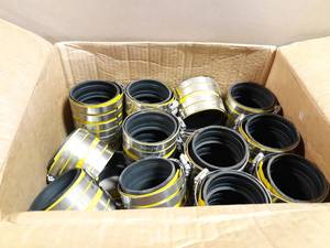 lot 622 image: NEW Box of 3 NO-HUB Cast Iron Sanitary Piping Couplers