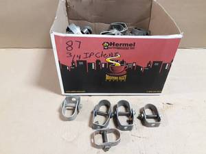 lot 627 image: NEW Lot of 87  34 IP Pipe Clevises