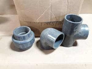 lot 654 image: Box of 13 Spears 3 Sch80 PVC Elbows, Adapters and Tees