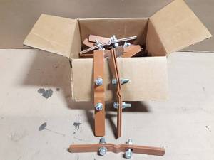 lot 669 image: NEW Lot of 22 12 Copper Tube Riser Clamps