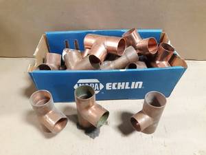 lot 684 image: Box of (13) 1-14 Copper Tees & (3) 1-14 x 1-14 x 1 Copper Tees
