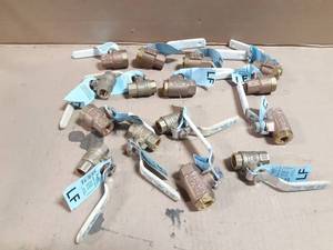 lot 694 image: Lot of (15) Apollo 14 Brass Ball Valves