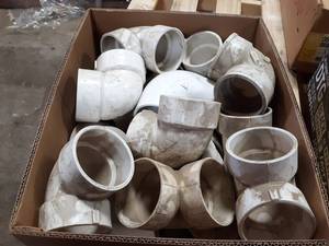 lot 720 image: Box of 20 3 90° PVC DWV Sch 40 Pipe Elbows