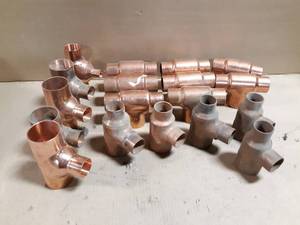 lot 746 image: Lot of (18) Copper 2 Pipe Reducing Tees - Lot weighs about 21 LBS