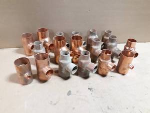 lot 749 image: Lot of (18) Copper 2 Pipe Reducing Tees - Lot weighs about 17 LBS