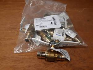 lot 850 image: Lot of (10) Uponor ProPex 34 Brass PEX Ball Valve