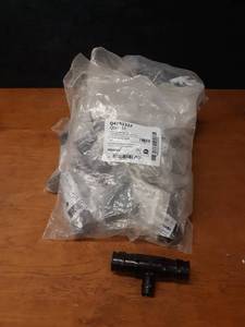 lot 916 image: Lot of (50) Uponor ProPex EP Reducing Tees 1-14 x 1-14 x 34