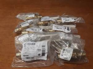 lot 925 image: Lot of (10) Uponor ProPex 1 Brass PEX Ball Valve