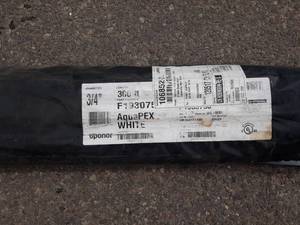 lot 940 image: Lot of 300 34 Uponor AquaPex Tubing