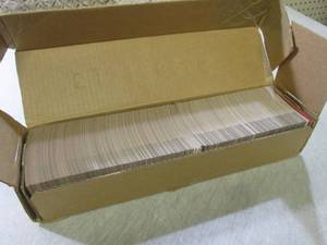 (C-4) Box Full of 1986 Topps Baseba...