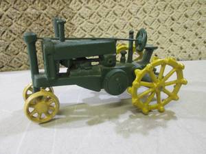 (FS) Vintage Cast Iron Tractor 8 L...