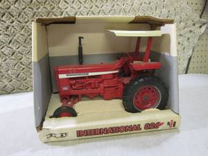 (BSB) Vintage Ertl International 82...