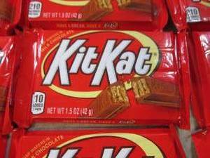 (B-2) 20 Kit Kat Candy Bars Past Da...