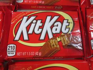 (B-2) 20 Kit Kat Candy Bars Past Da...