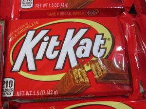 (B-3) 20 Kit Kat Candy Bars Past Da...