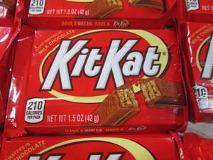 (B-3) 20 Kit Kat Candy Bars Past Da...