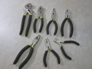 (EC1) Set of Hand Tools...