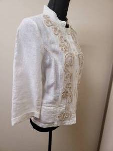 lot 1 image: New Chicos Blouse