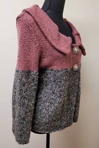 lot 4 image: New Bauxbei Sweater - Petite