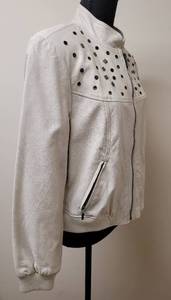 lot 20 image: Revue Zippered Jacket