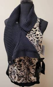 lot 59 image: New Tahari Knitted Vest