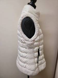 lot 73 image: New Calvin Klein Quilted Vest
