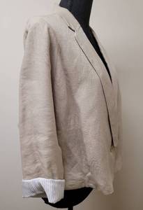 lot 234 image: New BCBG Maxazria Blazer