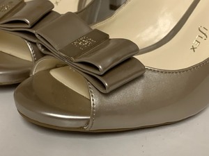lot 125 image: Ann Klein Flex Dress Shoes (Gold Tone)