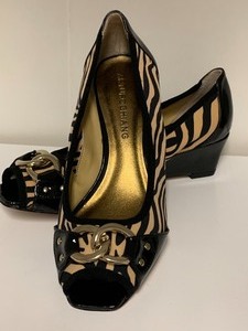 lot 141 image: Arturo Chaing Shoes in Zebra Print (NEW)
