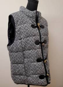 lot 252 image: New Calvin Klein Quilted Vest
