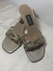 lot 97 image: Vanelli Slip-on Pumps & Grandco Rubber Flip Flops with Beading